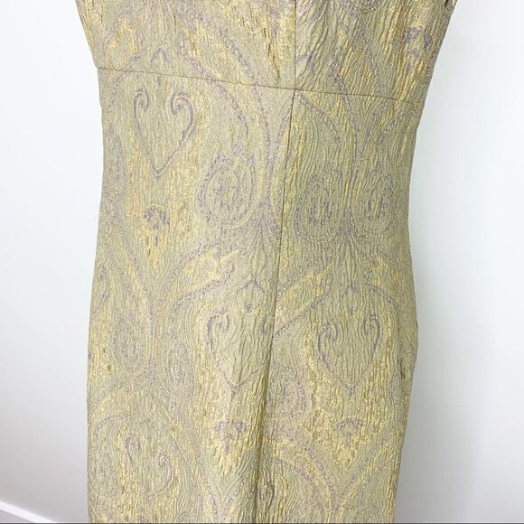 Tahari Scoop Neck Sleeveless Gold Brocade Sheath Dress w/Organza Trim NWOT Sz 10 - Picture 8 of 16